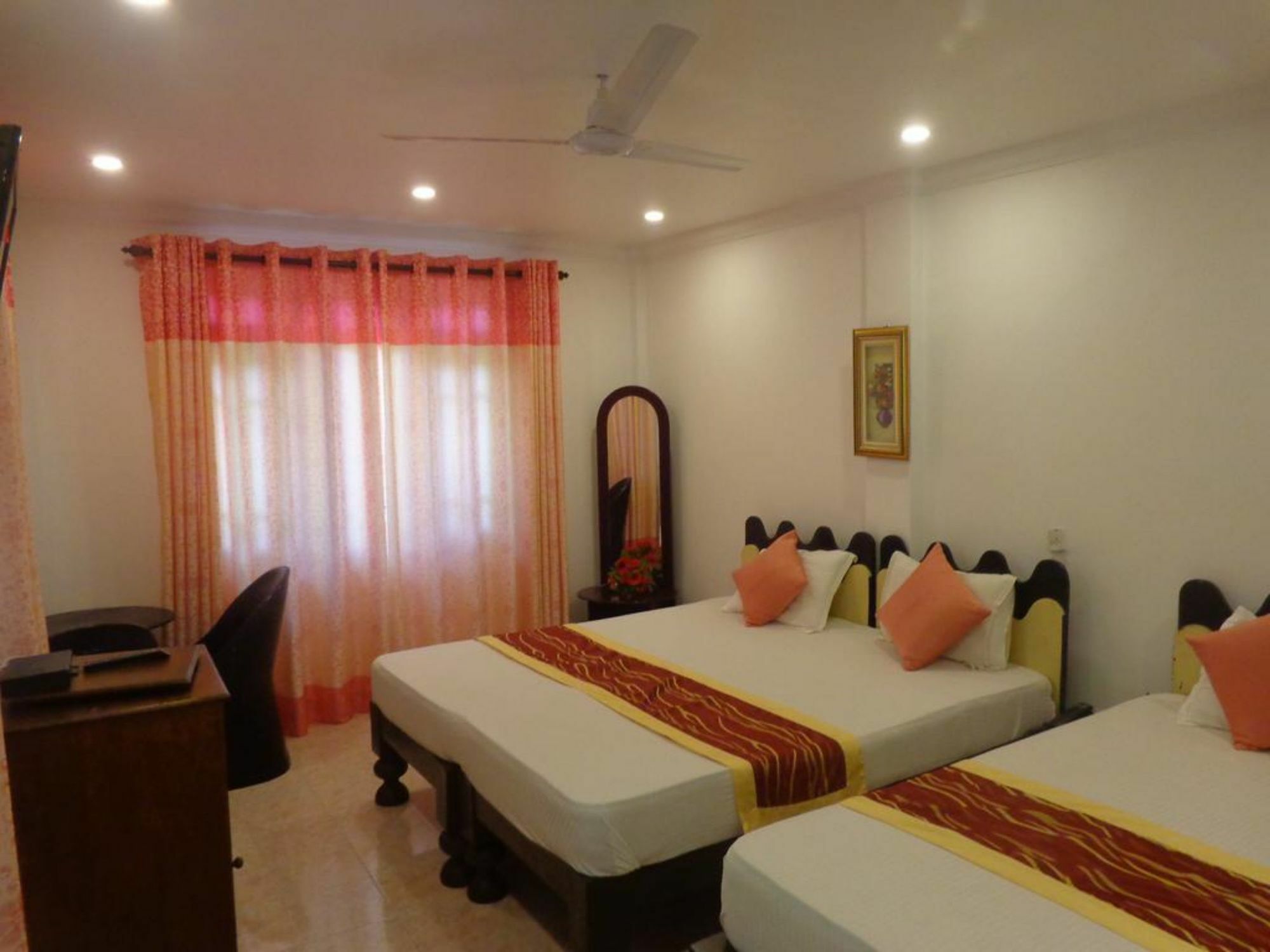 Oak Wood Inn Kandy Extérieur photo