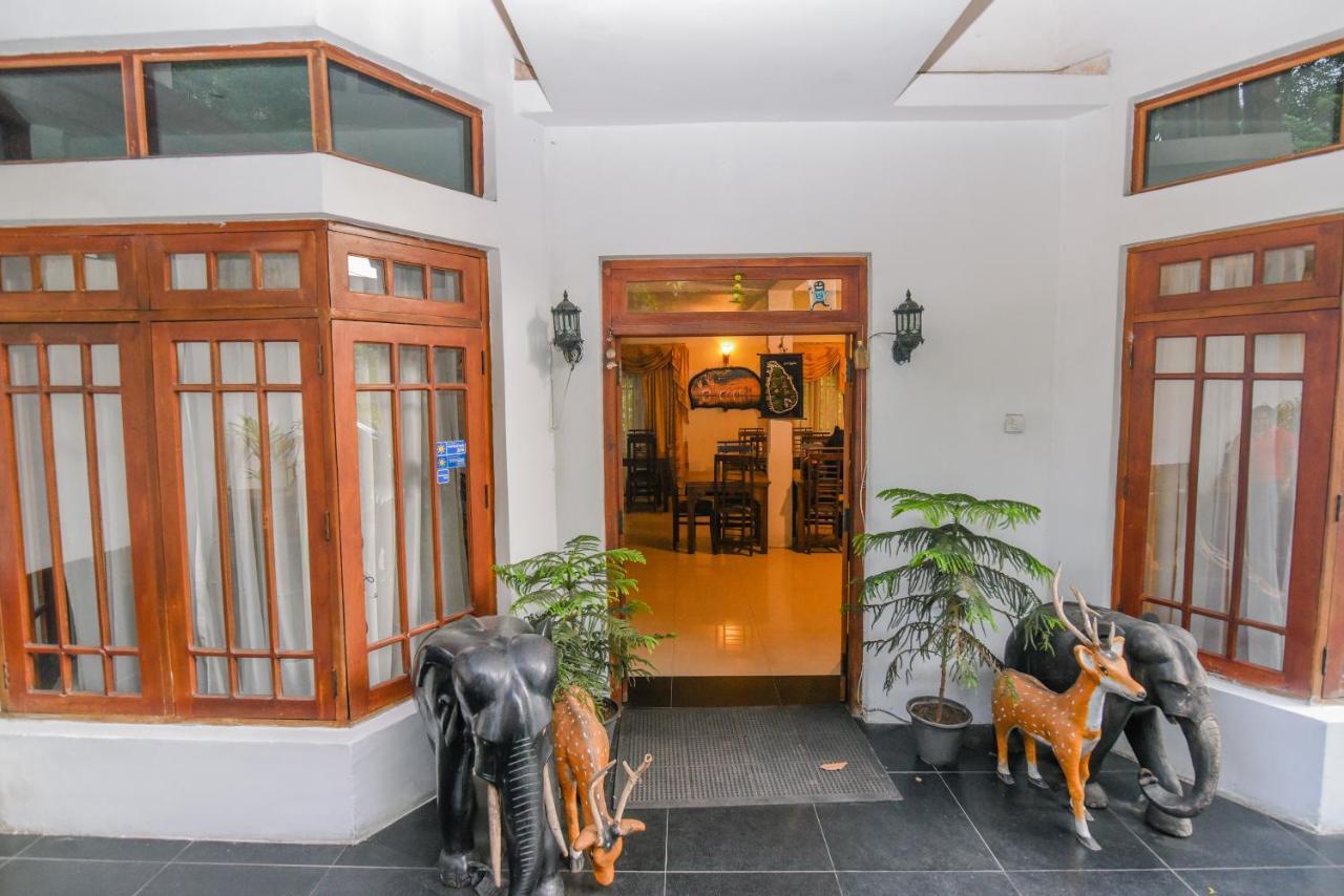 Oak Wood Inn Kandy Extérieur photo