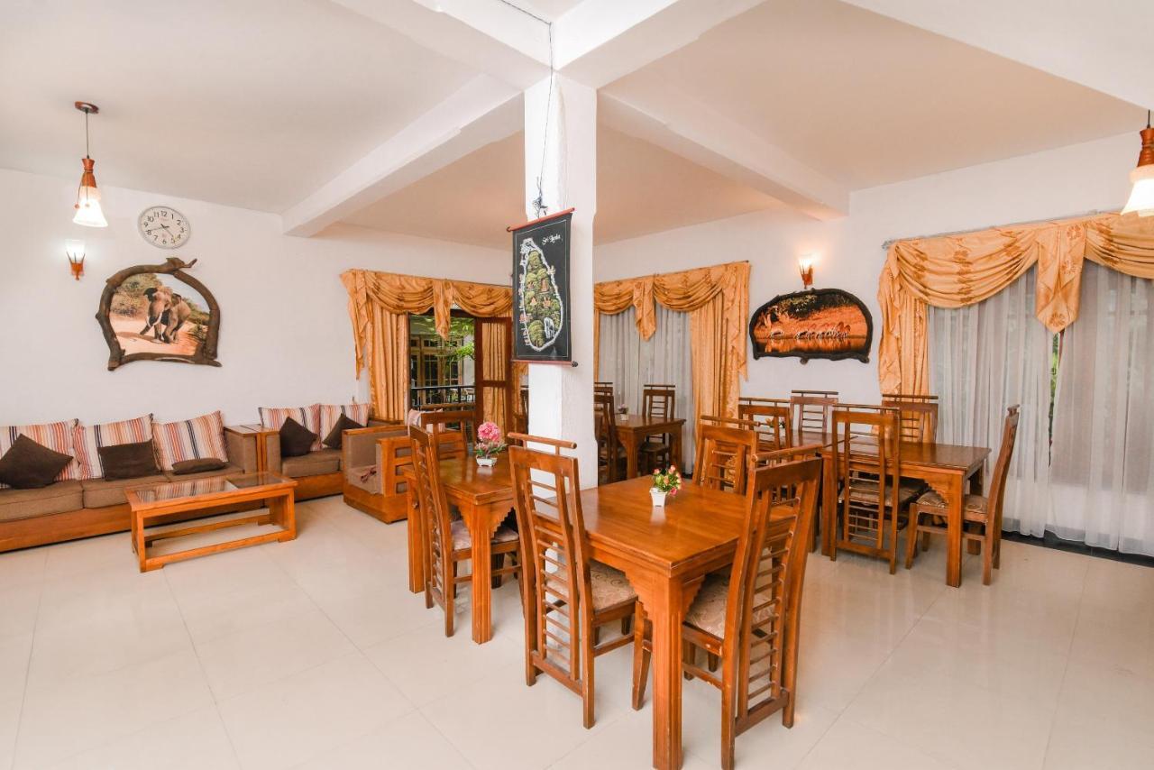 Oak Wood Inn Kandy Extérieur photo