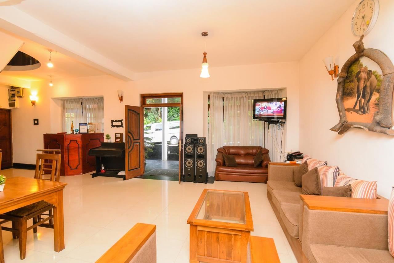 Oak Wood Inn Kandy Extérieur photo