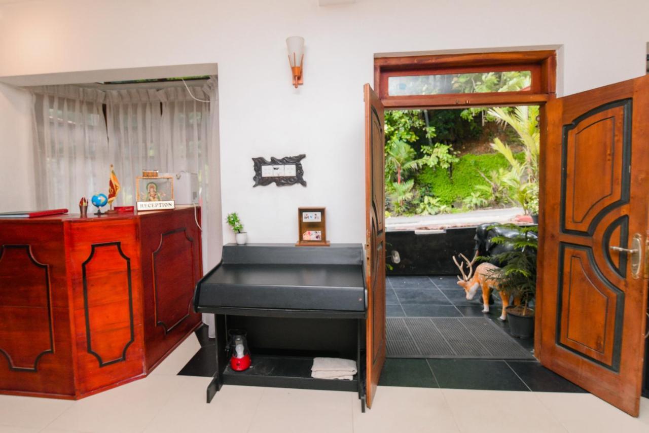 Oak Wood Inn Kandy Extérieur photo